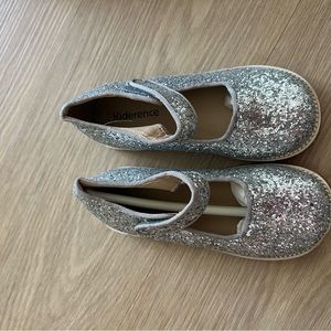 Sparkling shoes for little girls